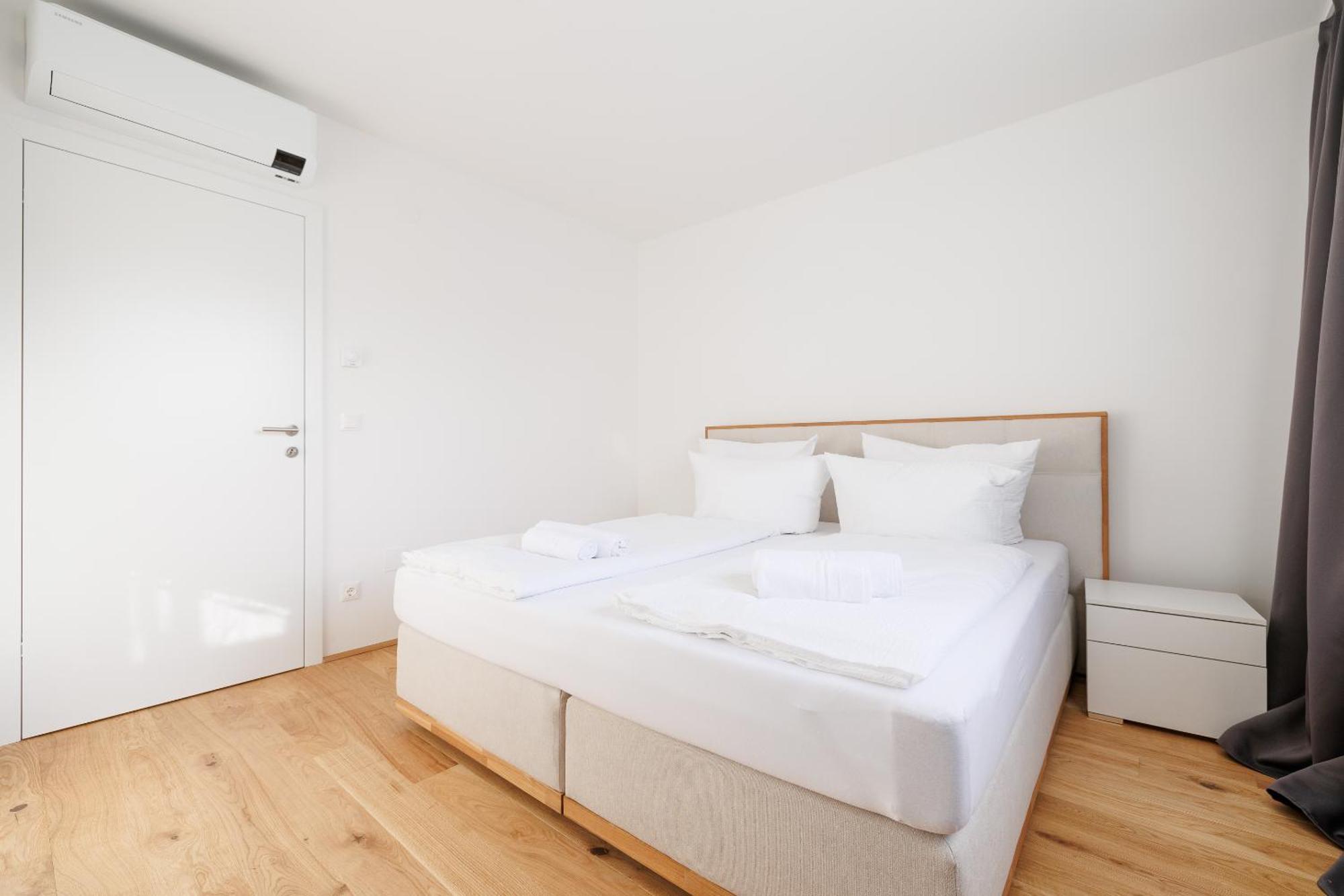 Symphony Apartments 42 - Modern Loft With Terrace And Grill In Central Location Vienne Extérieur photo
