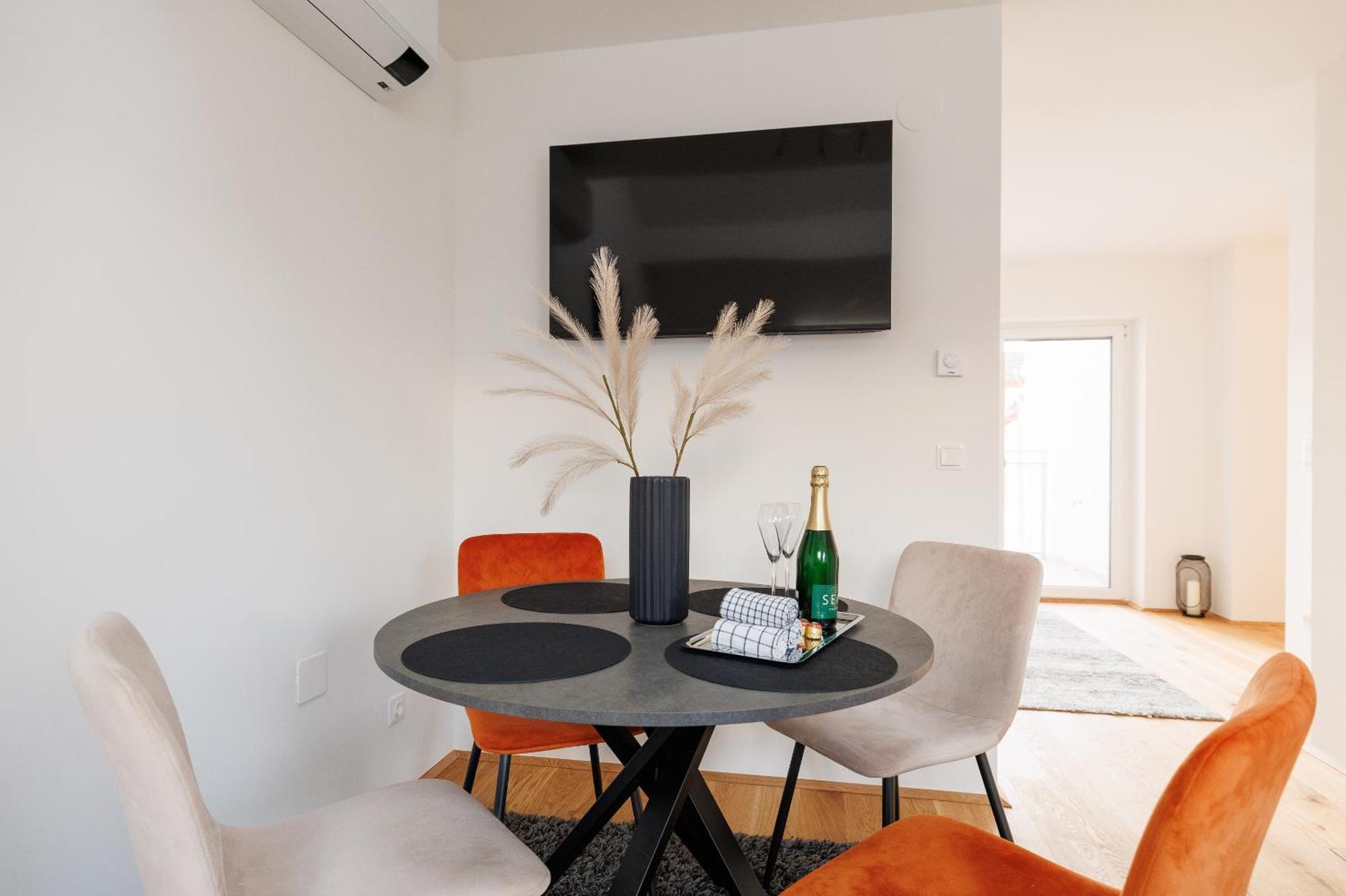 Symphony Apartments 42 - Modern Loft With Terrace And Grill In Central Location Vienne Extérieur photo